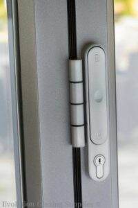 Bi-folding door handles